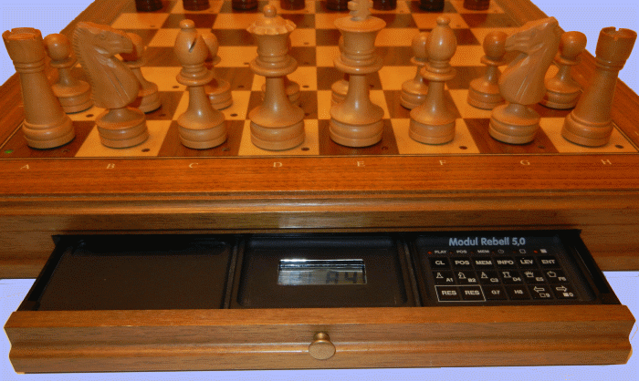 Mephisto Rebell 5.0 chess game module playing inside a Mephisto Muenchen Magnet-Sensory Board.