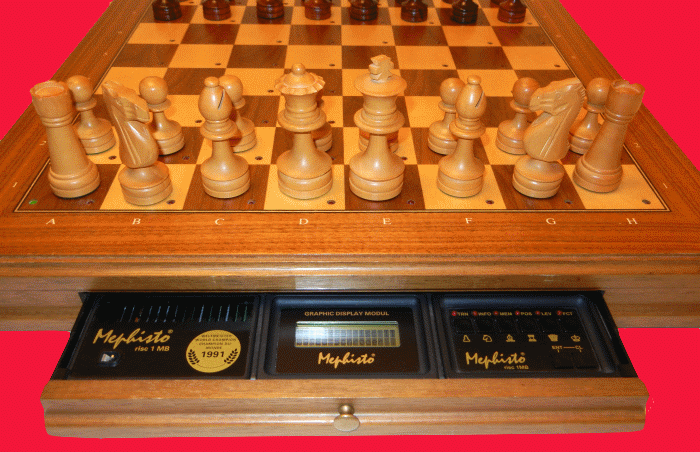 Mephisto Risc II chess game module playing inside a Mephisto Muenchen Magnet-Sensory Board.